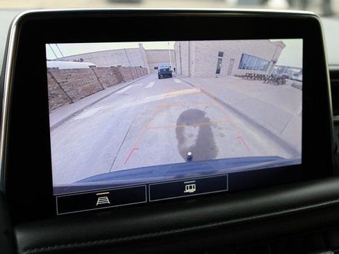 Used 2021 Chevrolet Suburban Z71 image 9