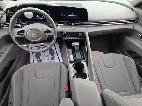 Used 2025 Hyundai Elantra SEL FWD image 10