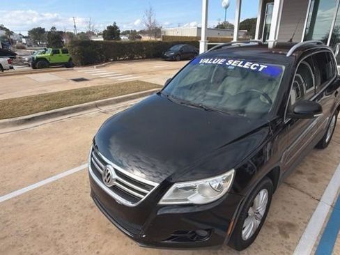 Used 2011 Volkswagen Tiguan SE image 11
