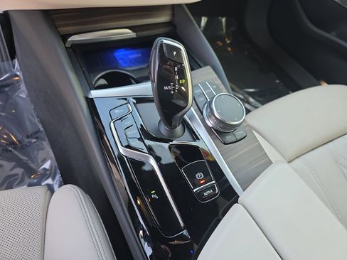 Used 2023 BMW 540i w/ Premium Package image 28