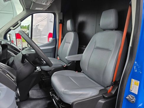 Used 2019 Ford Transit 250 148 Medium Roof RWD image 10
