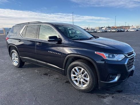 Used 2020 Chevrolet Traverse LT image 3