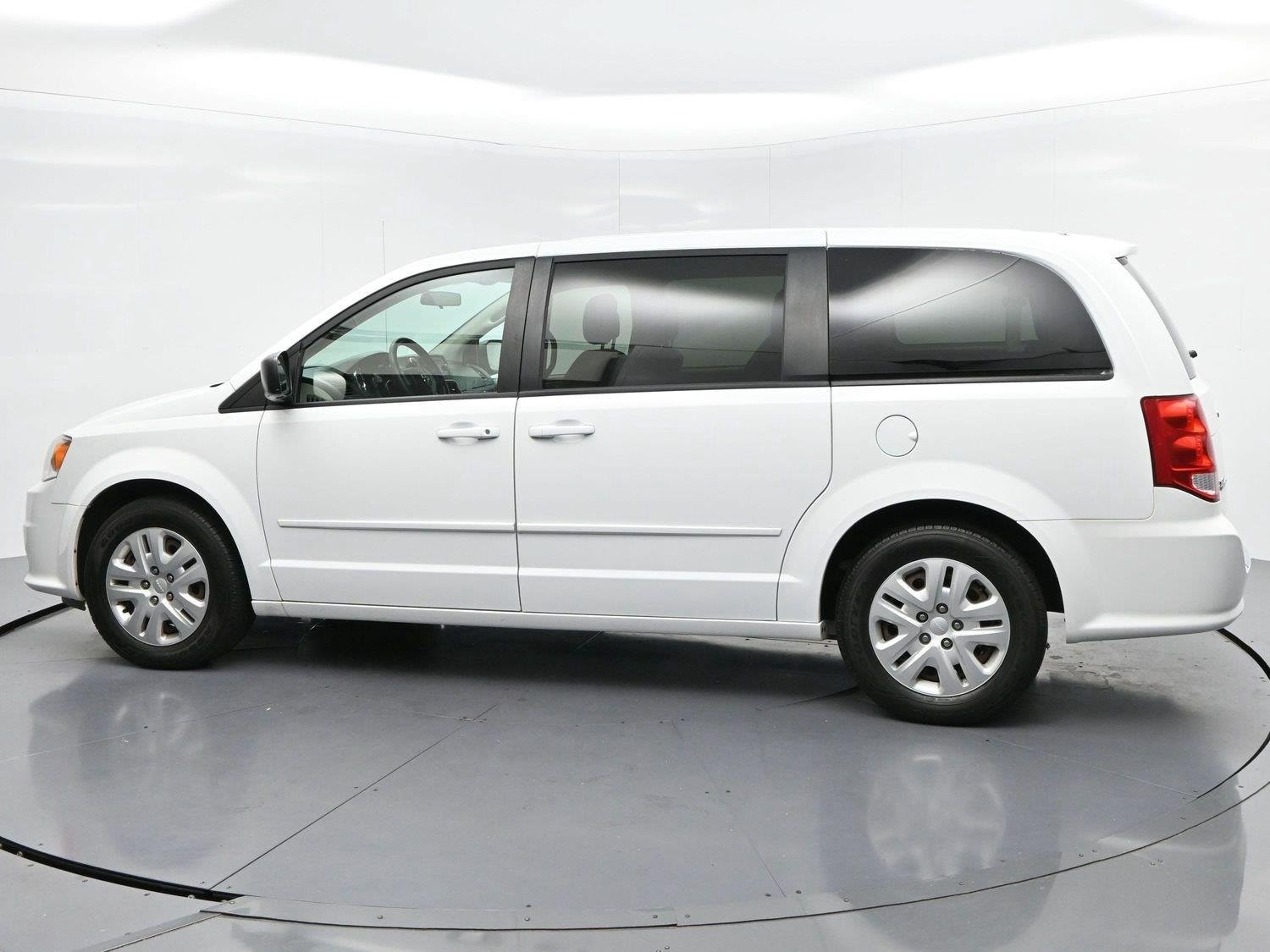 Used 2017 Dodge Grand Caravan SE FWD image 5
