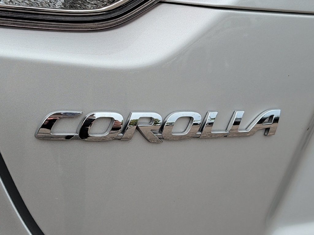 Used 2025 Toyota Corolla LE FWD image 41