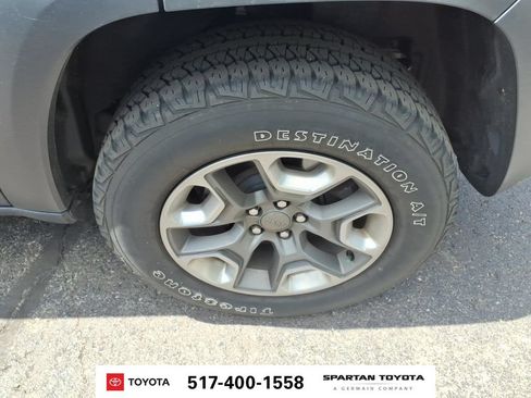 Used 2019 Jeep Cherokee Trailhawk w/ Cold Weather Group AWD/4WD image 11