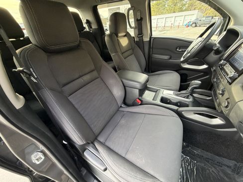 Used 2023 Nissan Frontier SV image 19