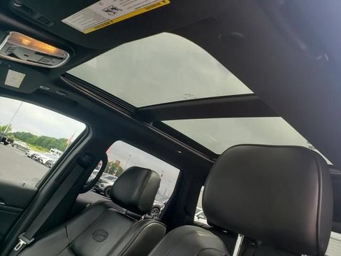Used 2018 Jeep Grand Cherokee Overland AWD/4WD image 18