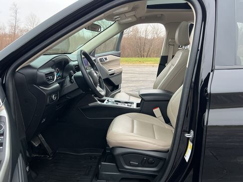 Used 2023 Ford Explorer XLT w/ Equipment Group 202A image 14