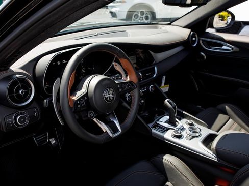 New 2025 Alfa Romeo Giulia w/ Driving Assist Package image 30