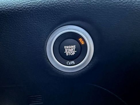 New 2026 Chrysler Pacifica Limited w/ Uconnect Theater Family Group image 29