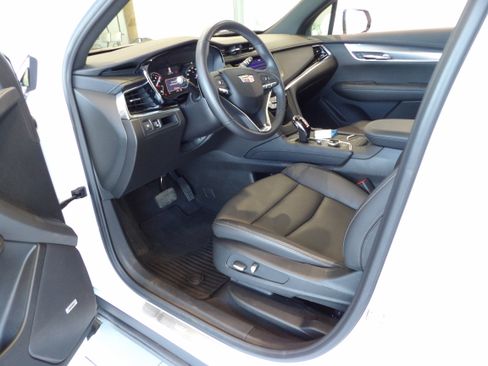 Used 2025 Cadillac XT6 Luxury AWD/4WD image 11