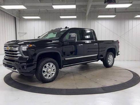 Used 2024 Chevrolet Silverado 3500 High Country w/ High Country Premium Package AWD/4WD image 4