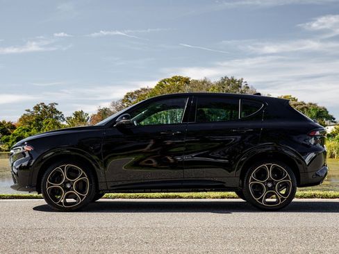 New 2025 Alfa Romeo Tonale Intensa image 6