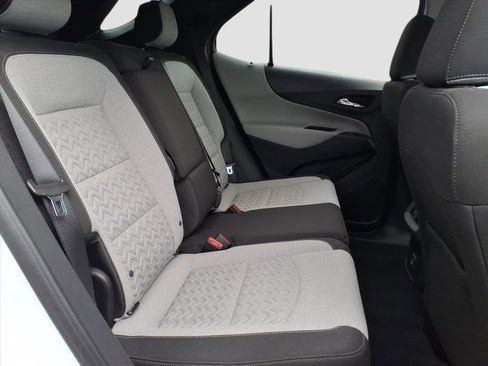 Used 2022 Chevrolet Equinox LS w/ LS Convenience Package image 9