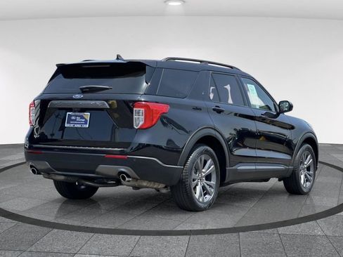 Certified 2023 Ford Explorer XLT w/ Equipment Group 202A RWD image 5