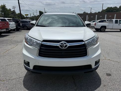 Used 2016 Toyota Highlander XLE FWD image 2