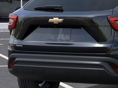 New 2026 Chevrolet Trax LS w/ LS Convenience Package FWD image 14