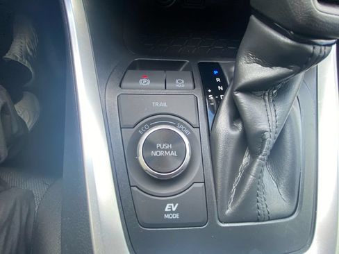 Used 2025 Toyota RAV4 XLE w/ Convenience Package AWD/4WD image 17