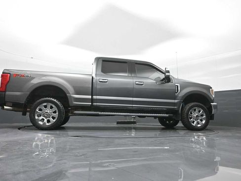 Used 2019 Ford F250 Lariat w/ Chrome Package image 30