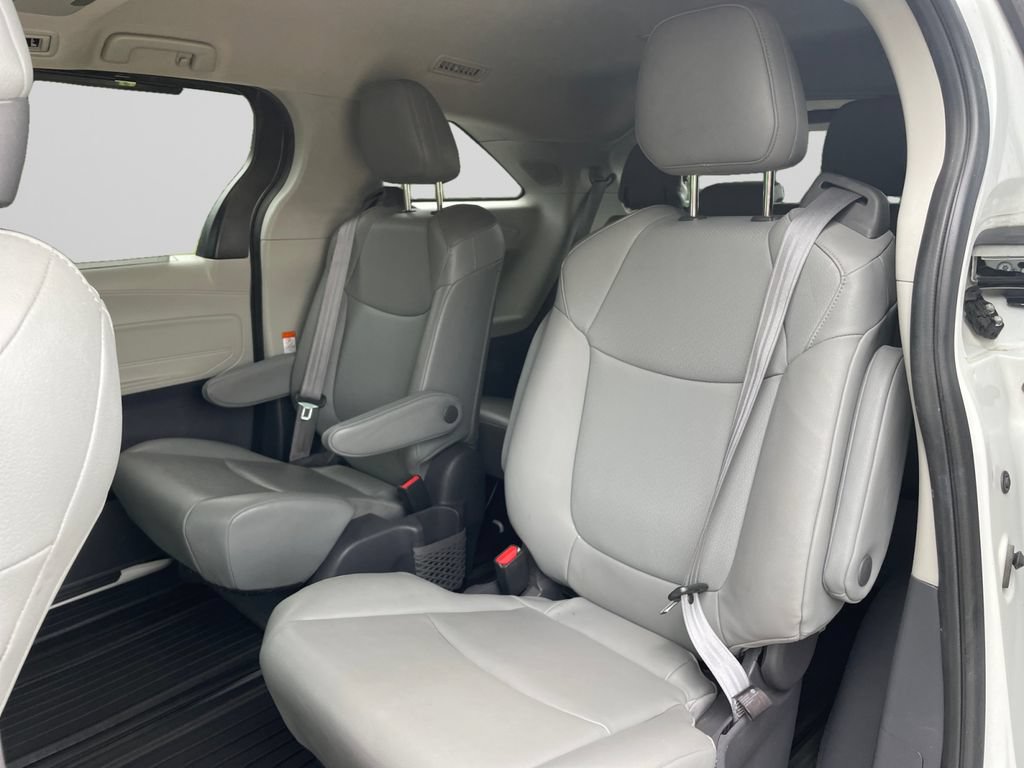 Used 2021 Toyota Sienna XLE w/ XLE Plus Package FWD image 19