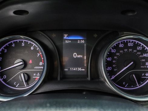 Used 2020 Toyota Camry SE FWD image 6