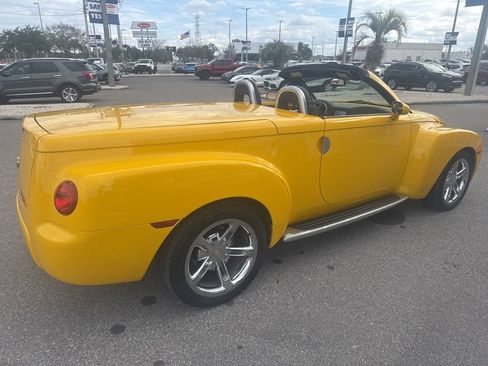 Used 2004 Chevrolet SSR w/ Preferred Equipment Group image 3