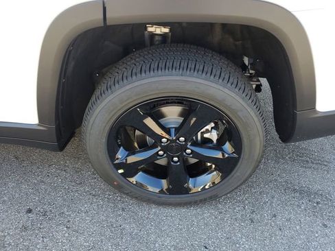 New 2025 Jeep Grand Cherokee L Altitude image 6