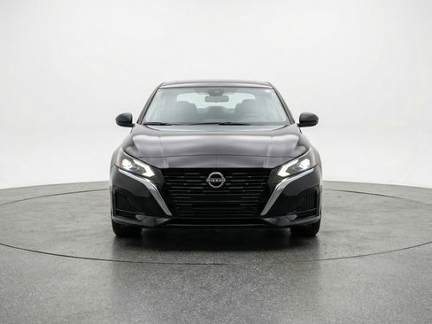 Used 2025 Nissan Altima 2.5 SV image 2
