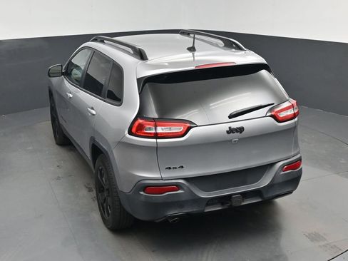 Used 2016 Jeep Cherokee Latitude AWD/4WD image 23