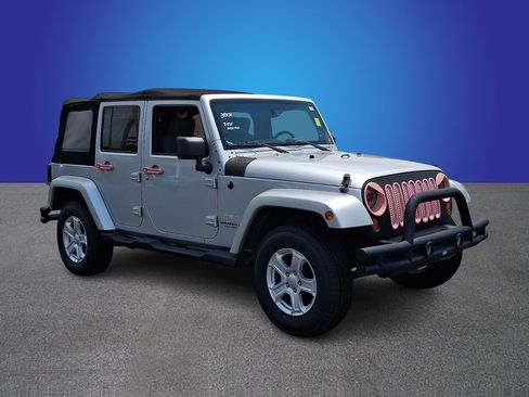 Used 2007 Jeep Wrangler Unlimited Sahara w/ Dual Top Group AWD/4WD image 3
