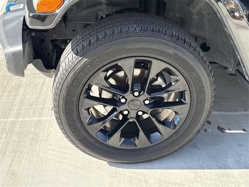 Used 2023 Jeep Wrangler Unlimited Sahara w/ Cold Weather Group image 31