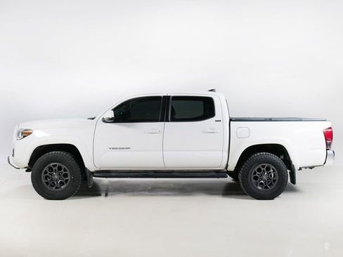 Used 2018 Toyota Tacoma SR5 image 2