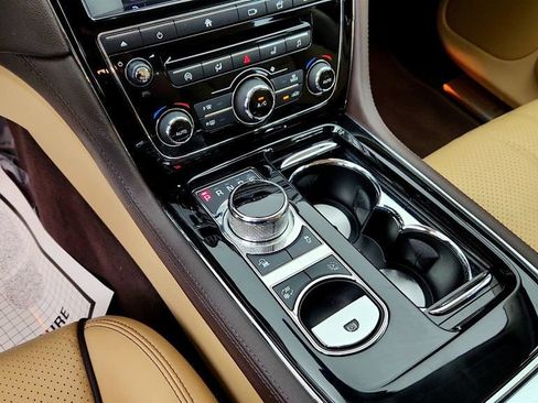 Used 2016 Jaguar XJ R-Sport AWD/4WD image 17