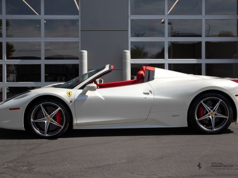 Used 2012 Ferrari 458 Spider RWD image 2