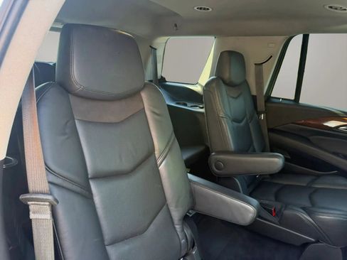 Used 2018 Cadillac Escalade Luxury AWD/4WD image 50