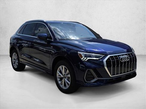 Certified 2025 Audi Q3 2.0T Premium w/ Convenience Package AWD/4WD image 3