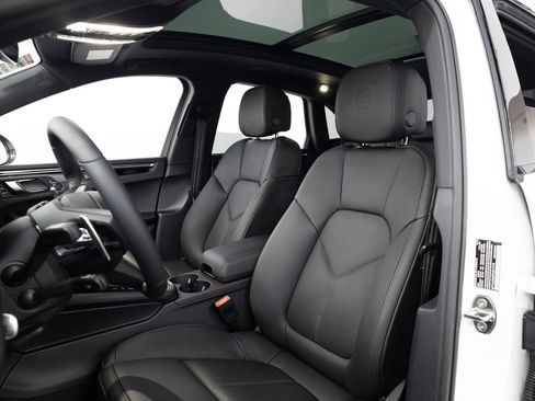 New 2026 Porsche Macan Turbo AWD/4WD image 4