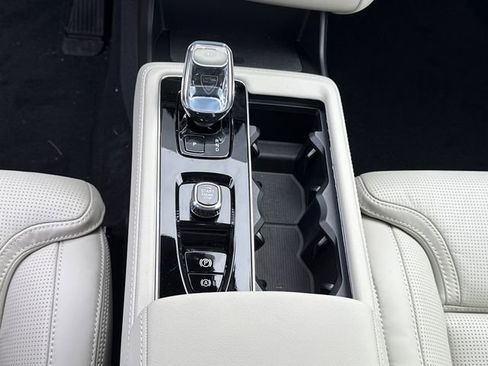 New 2026 Volvo XC90 B6 Ultra w/ Lounge Package image 17