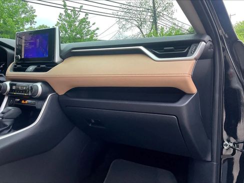 Used 2025 Toyota RAV4 XLE w/ Convenience Package image 19