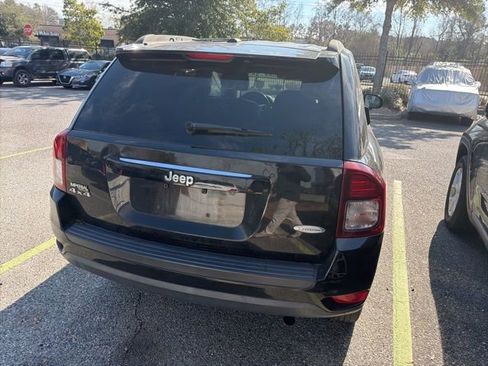 Used 2017 Jeep Compass Latitude image 27