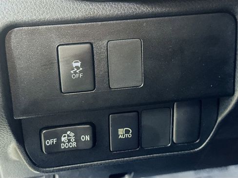 Used 2022 Toyota Tacoma SR5 w/ Technology Package image 21