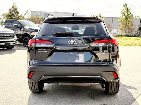 Used 2024 Toyota Corolla Cross XLE w/ Convenience Package image 11