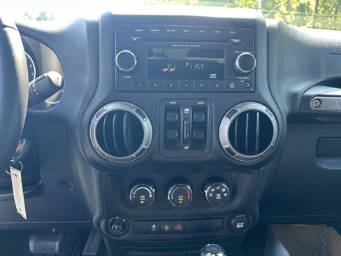 Used 2018 Jeep Wrangler Unlimited Sport S AWD/4WD image 31
