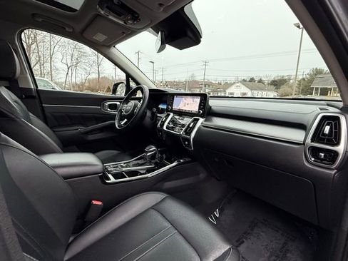 Used 2023 Kia Sorento SX image 19