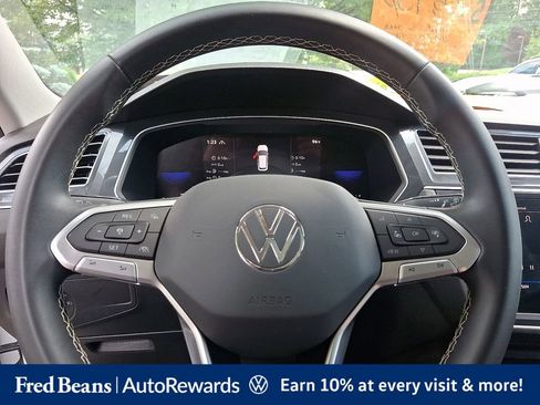 Certified 2023 Volkswagen Tiguan SE w/ Panoramic Sunroof Package AWD/4WD image 24
