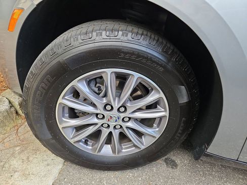 Used 2024 Buick Enclave Premium FWD image 35