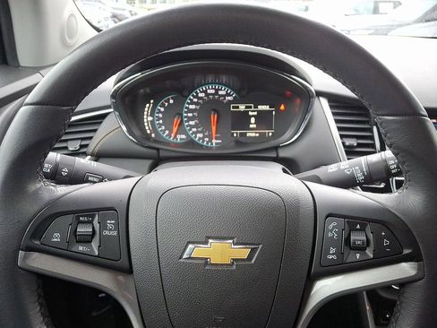 Certified 2022 Chevrolet Trax LT w/ LT Convenience Package image 19