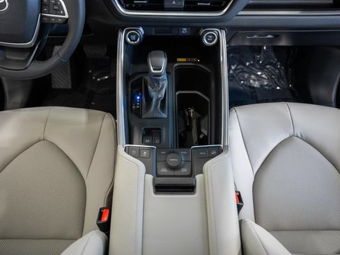 Used 2026 Toyota Grand Highlander AWD image 25