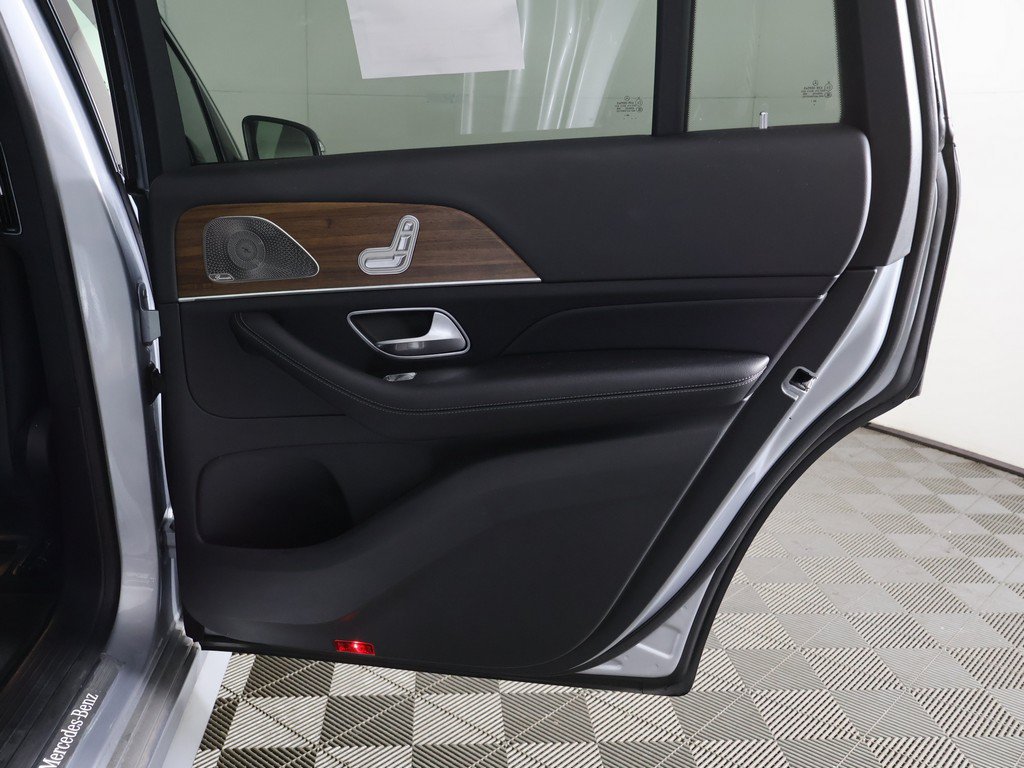 Used 2025 Mercedes-Benz GLS 450 4MATIC w/ AMG Line Exterior image 32
