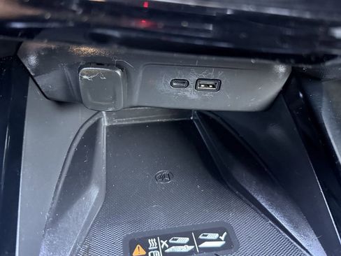 Certified 2024 Chevrolet Trax RS w/ Sunroof Package image 27